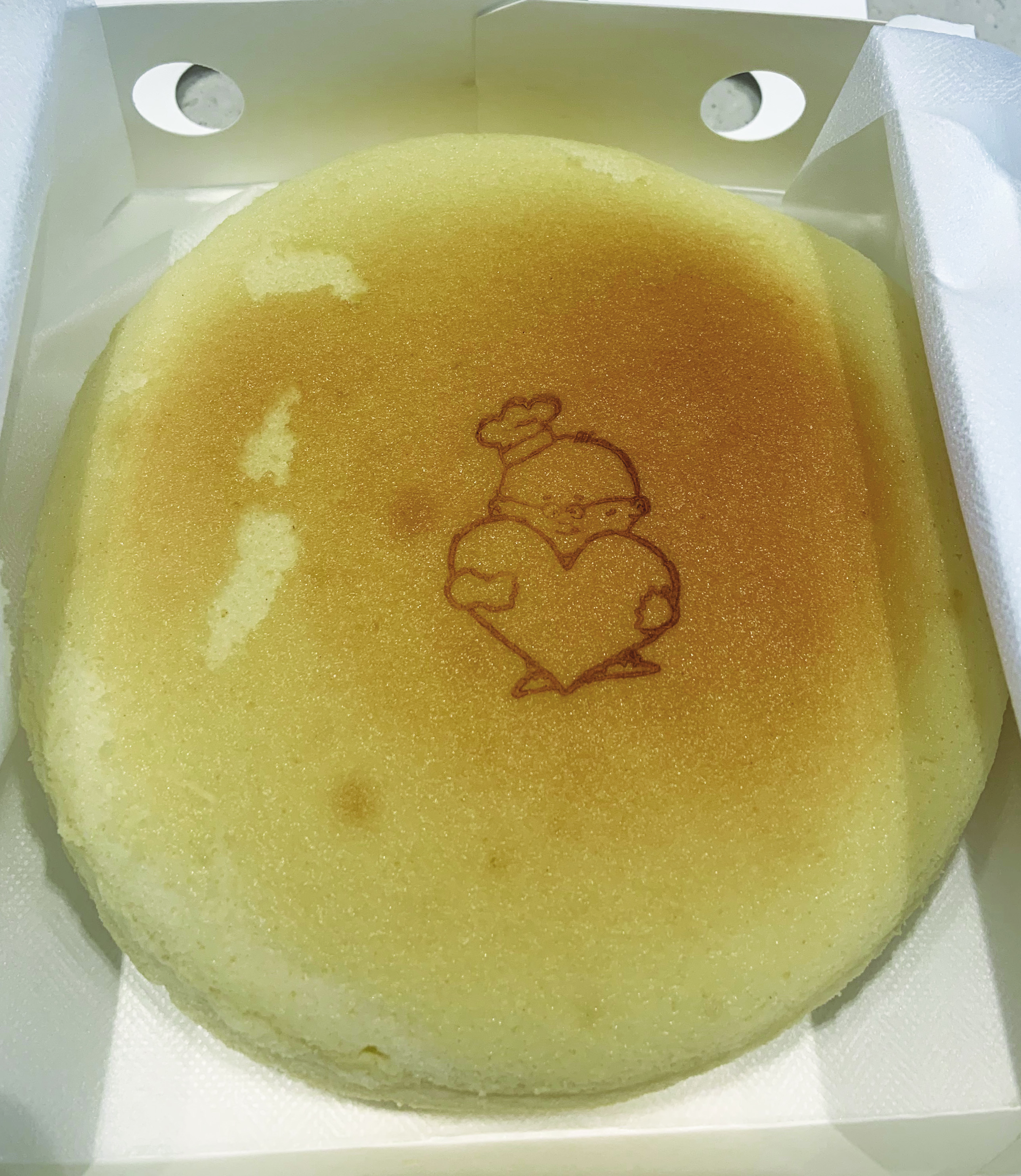 Uncle Tetsu’s original cheesecake displays a cartoon image of Tetsushi Mizokami.
